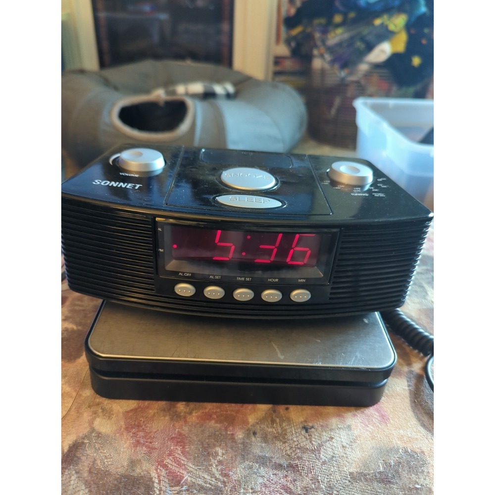 Vintage Sonnet Clock Radio Digital With iPod Docking Station Model R - 1534